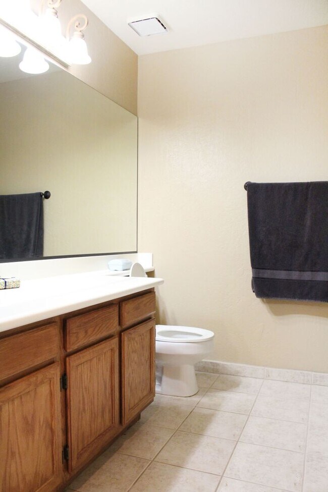 Building Photo - Mesa Gem with Pool for Rent!
