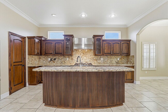Building Photo - 4 bed 3.5 corner 2 story home