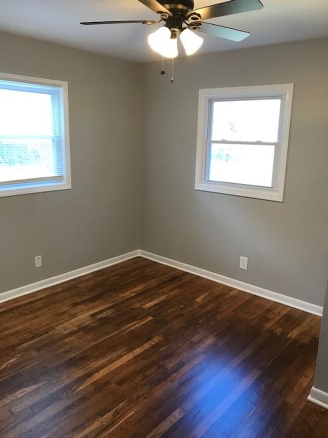 Building Photo - 3 Bedroom 1 Bathroom Single Family Home! A...