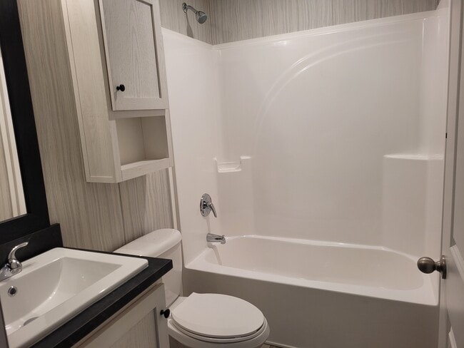 Building Photo - 158 Friendly St