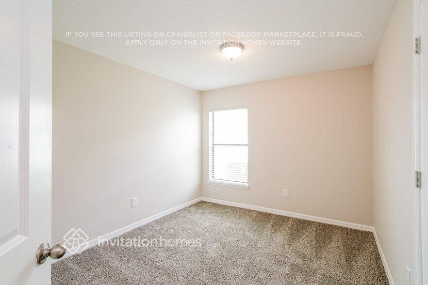 Building Photo - 11833 Thicket Wood Dr