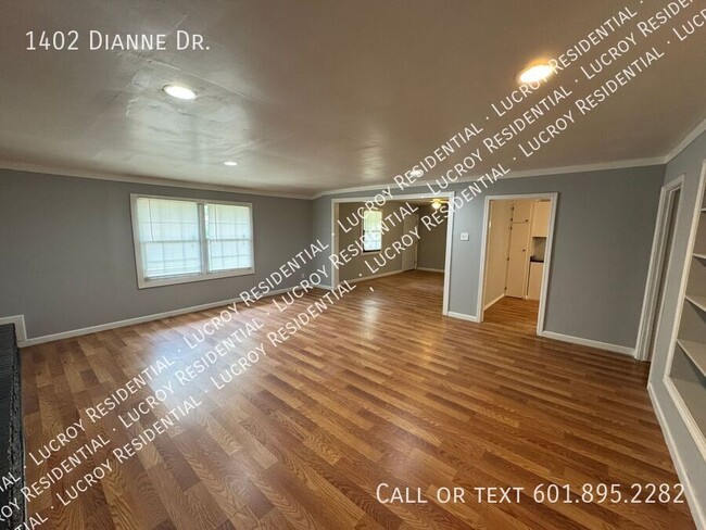 Building Photo - 1402 Dianne Dr