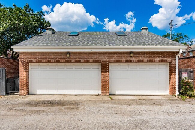 Building Photo - 2815 Sherwood Rd