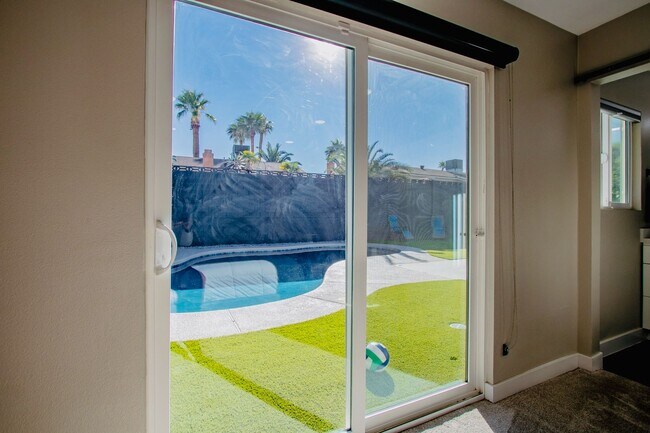 Building Photo - Modern 3 Bd, 2.5 Bth, Remodeled Open Floor plan Chef's Kitchen