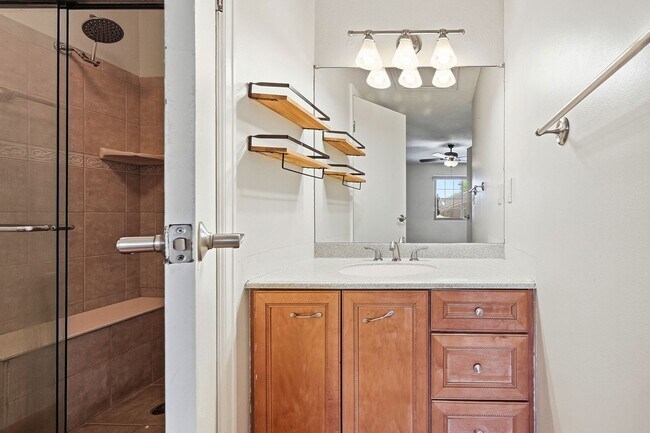 Building Photo - Spacious Townhome in Arvada