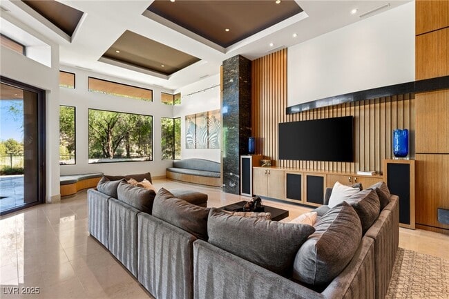 Building Photo - 2 Castle Oaks Ct