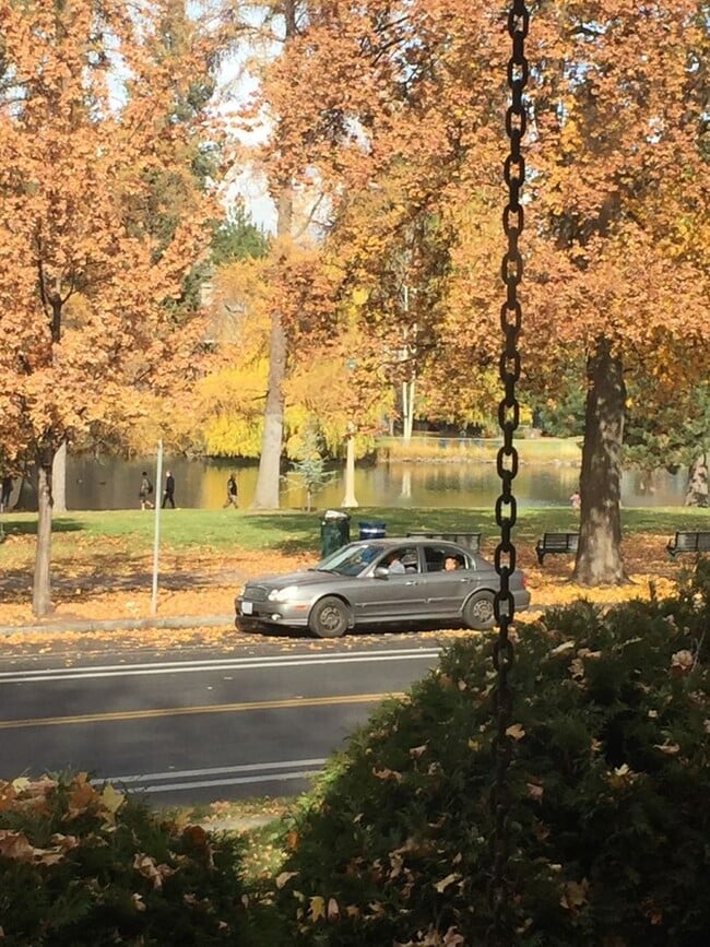 Building Photo - Beautiful Home Across the Street from Drake Park!