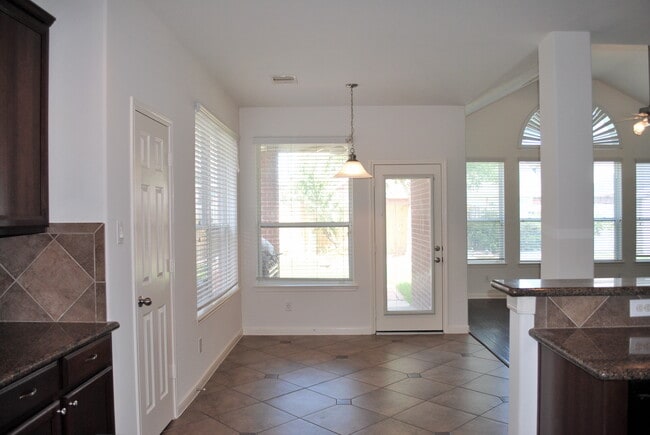 Building Photo - 6122 Vadini Shores Ln