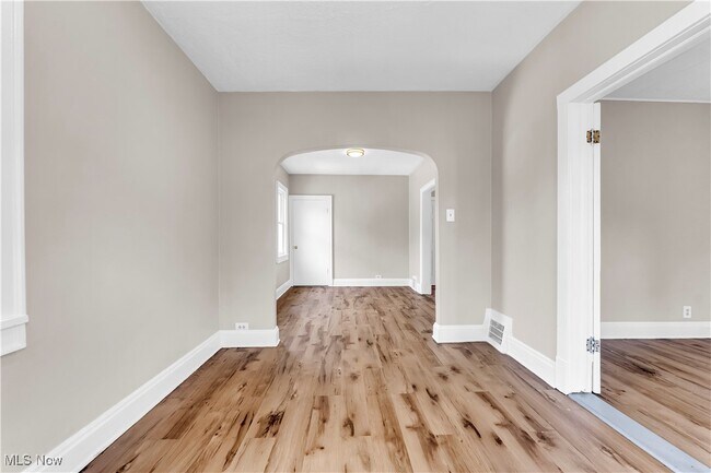 Building Photo - 2303 Montclair Ave