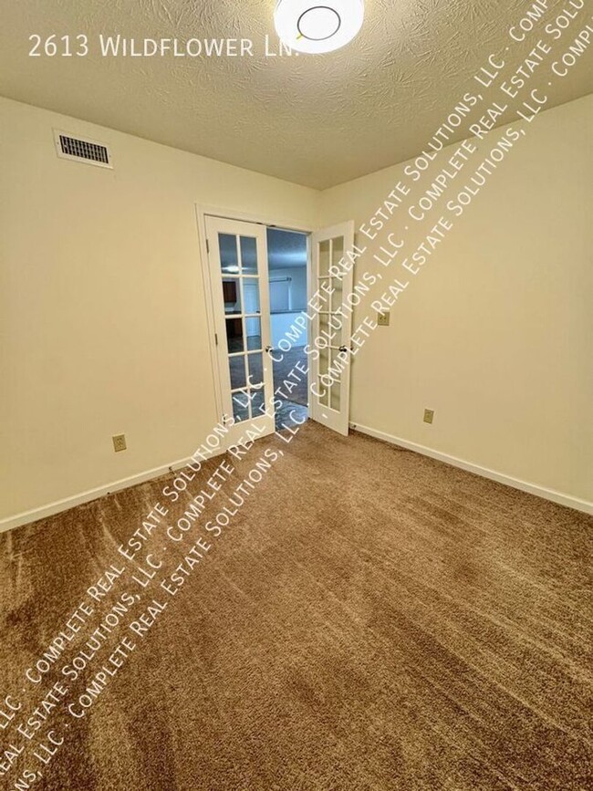 Building Photo - Move-in Special:  $300 off first months rent