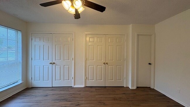 Building Photo - 3 Bedroom Duplex!