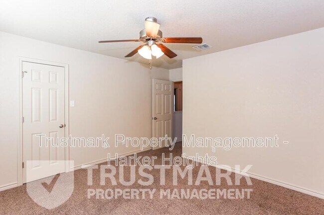 Building Photo - 101 Kings Ct