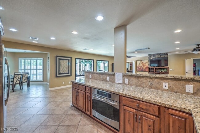 Building Photo - 2701 Alta Dr