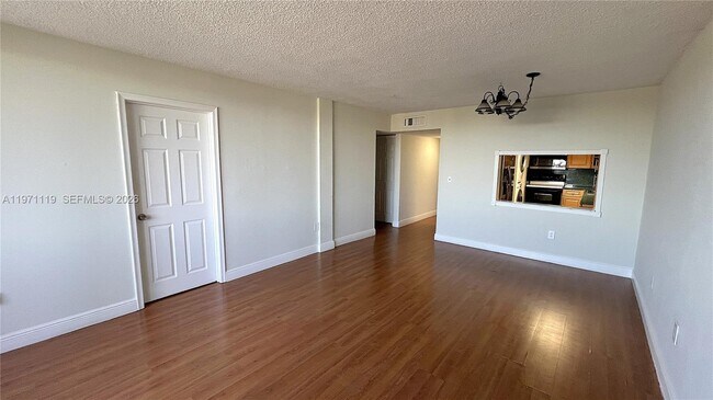 Building Photo - 10000 NW 80th Ct