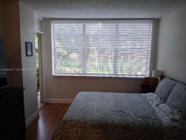 Building Photo - 1400 St Charles Pl