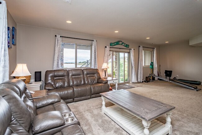 Building Photo - Spacious 4-Bedroom Home in Prestigious For...