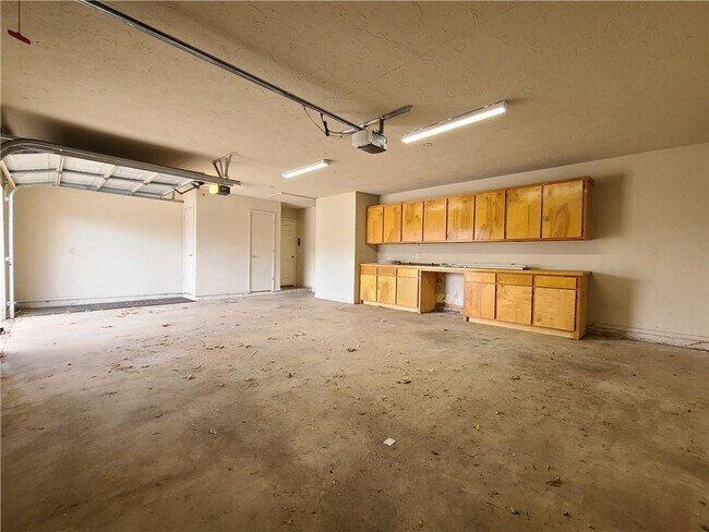 Building Photo - 5604 NW 106th St