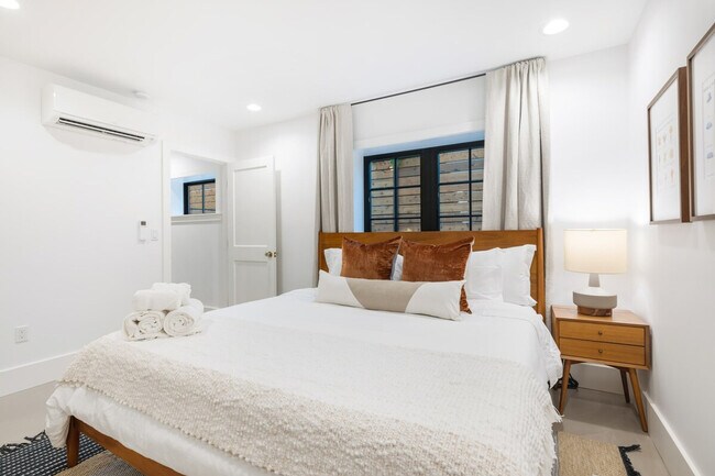 Building Photo - 2453 4th Ave W