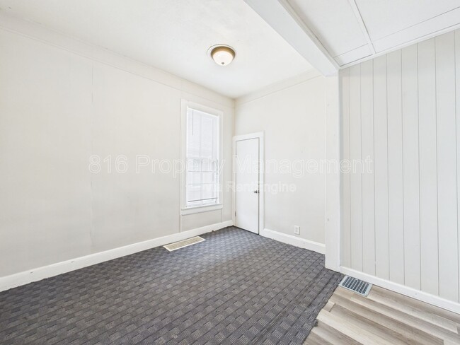Building Photo - 1222 S 40th St