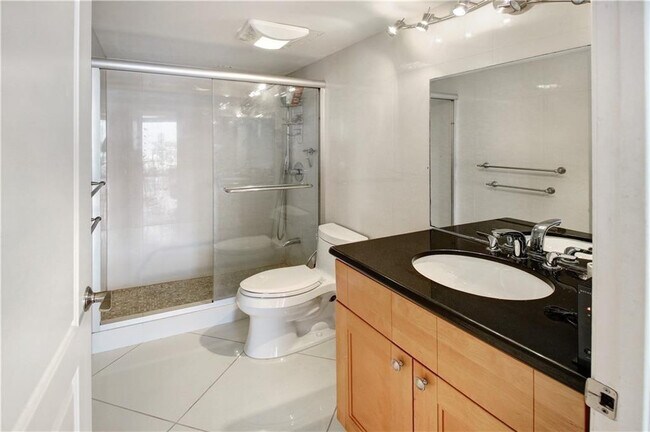 Building Photo - 290 174th St St