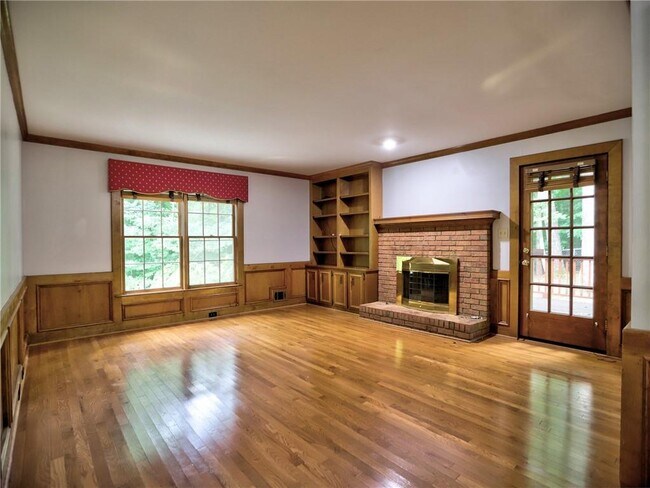 Building Photo - 2101 Mark Hall Ct NE