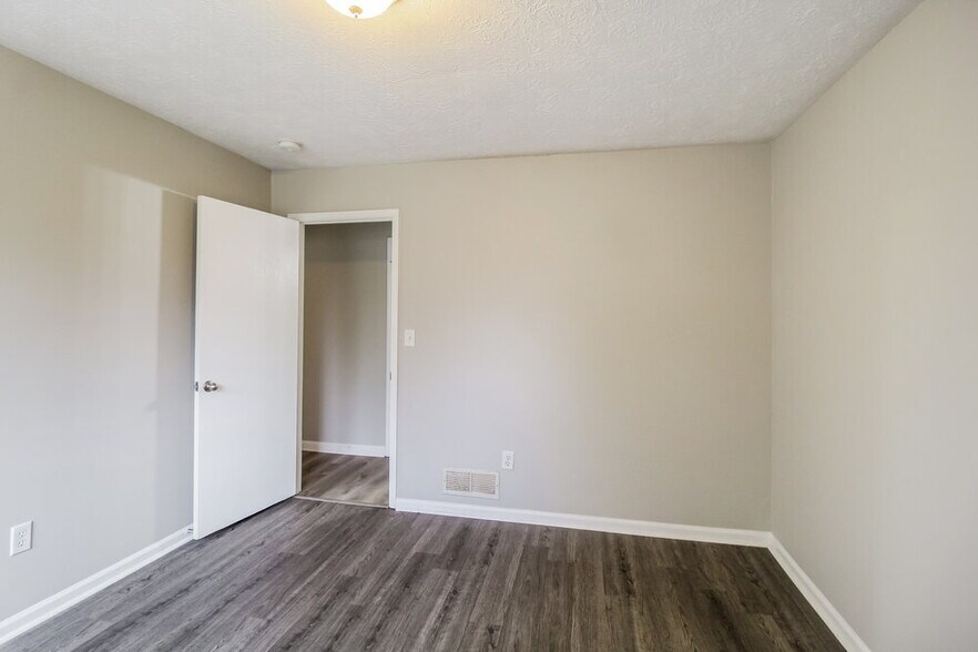 Building Photo - 2244 Briarwood Cir SW