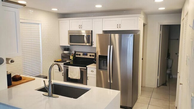 Building Photo - 12233 Armenia Gables Cir