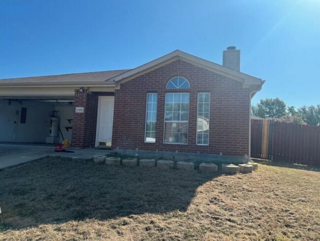 Building Photo - 1109 Palomino Dr