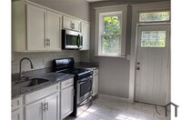 Building Photo - 3 Bedroom 2 Bathroom home