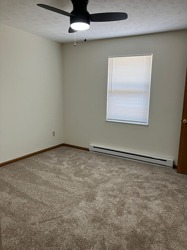 Building Photo - Troy Crossing - 2 Bedroom & 1.5 Bath Townh...