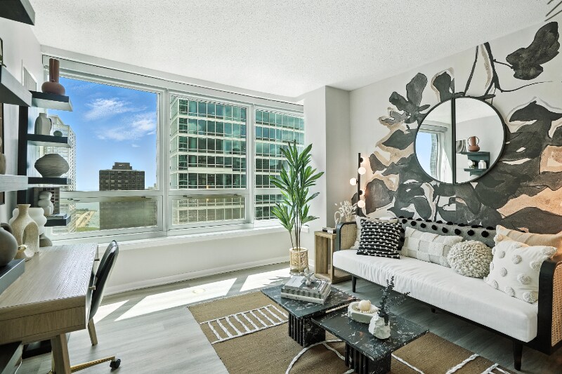 Building Photo - 341 E Ohio St