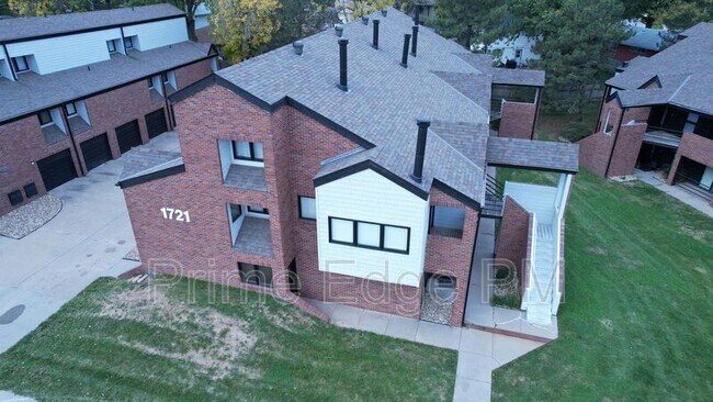 Building Photo - 1721 Ridgehaven Ct