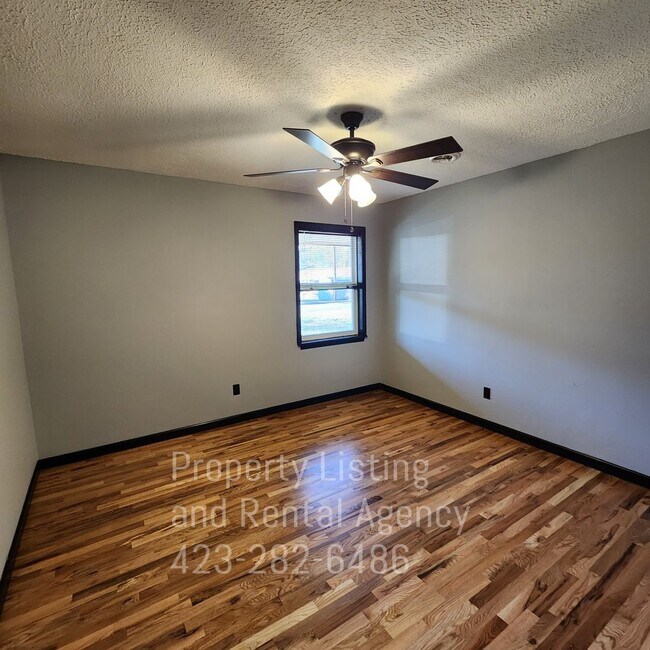 Building Photo - One story home, Elizabethton, 4 Bedrooms