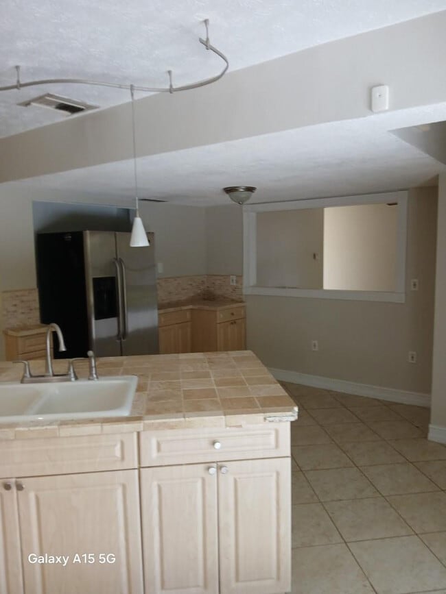 Building Photo - 17131 SW 85th Ave