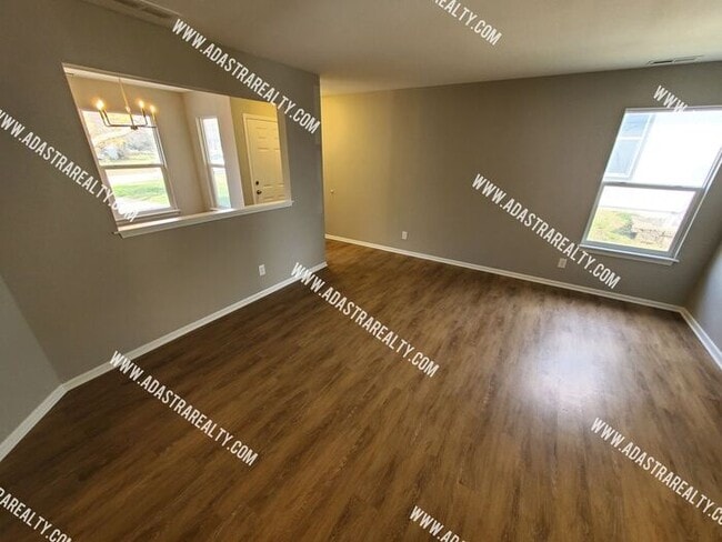 Building Photo - Gorgeous Remodeled Duplex in Baldwin City-Available in JUNE!!