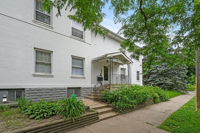 Building Photo - 3111 E 31st St