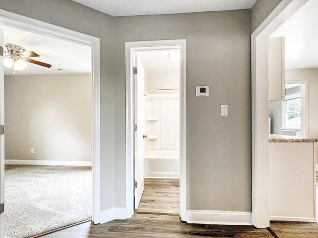 Building Photo - Fully Renovated 3-Bedroom Gem in West End ...