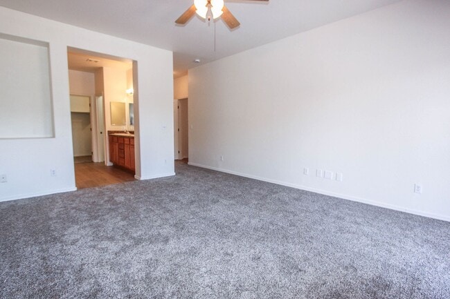Building Photo - 607 N Cortina St