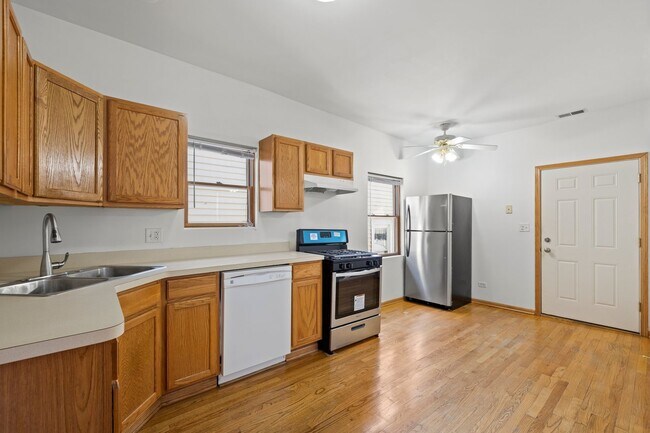 Building Photo - 613 W 43rd Pl