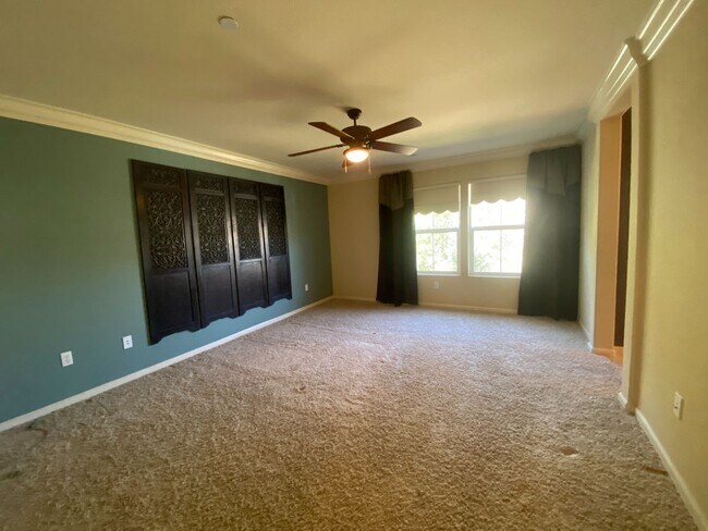 Building Photo - Spacious 2BD Condo with Loft & 2-Car Garage Near Intel and Willow Hill Park