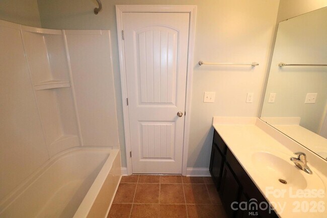 Building Photo - 2090 Shady Pond Dr