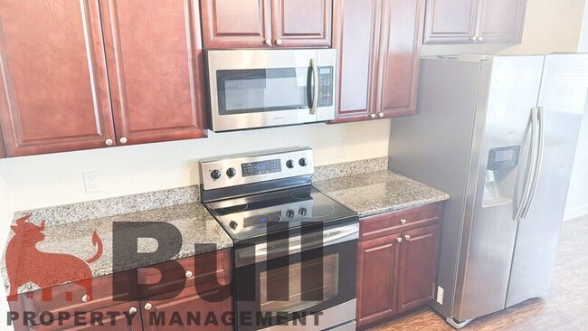 Building Photo - 1296 Evergreen Ct