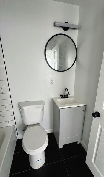 Building Photo - 1132 W 8th St