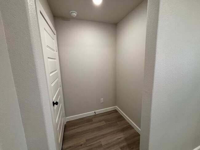 Building Photo - 4/2 Available July in Bell farms!!