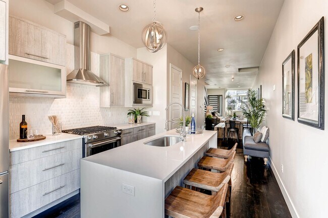 Building Photo - High Street Townhomes 3 bedroom unit with ...