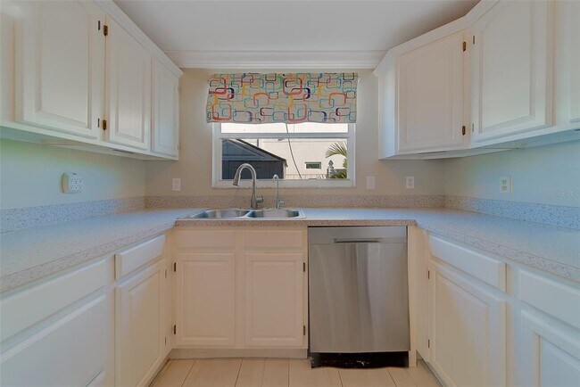 Building Photo - 10451 119th St