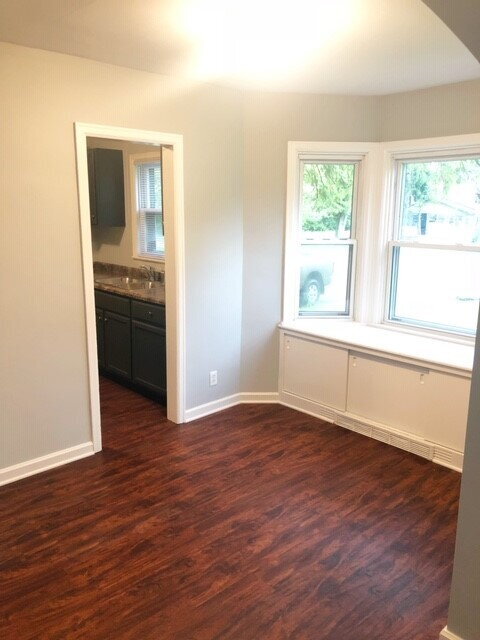 Building Photo - EAST SIDE 2 BEDROOM/2 BATH ALL BRICK RANCH AVAILABLE NOW!