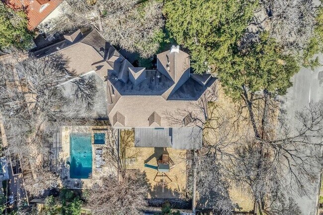 Building Photo - 1508 Marshall Ln