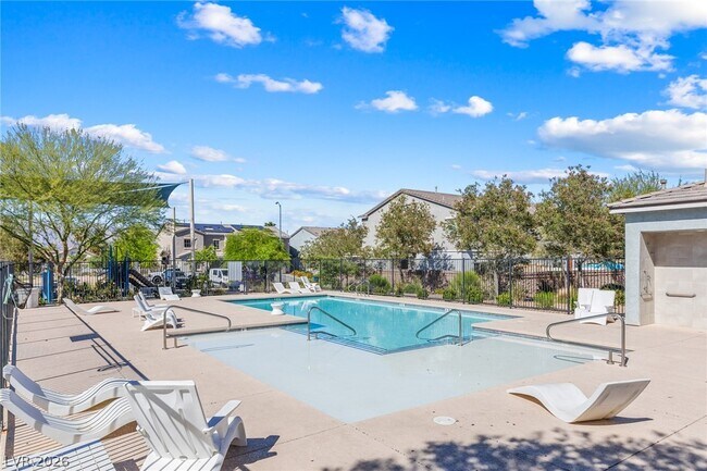 Building Photo - 2860 Sunflower Days Ave