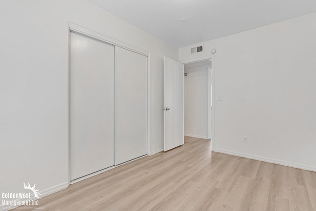 Building Photo - Remodeled 4Bdm 2Ba Downtown Duplex in Phoenix